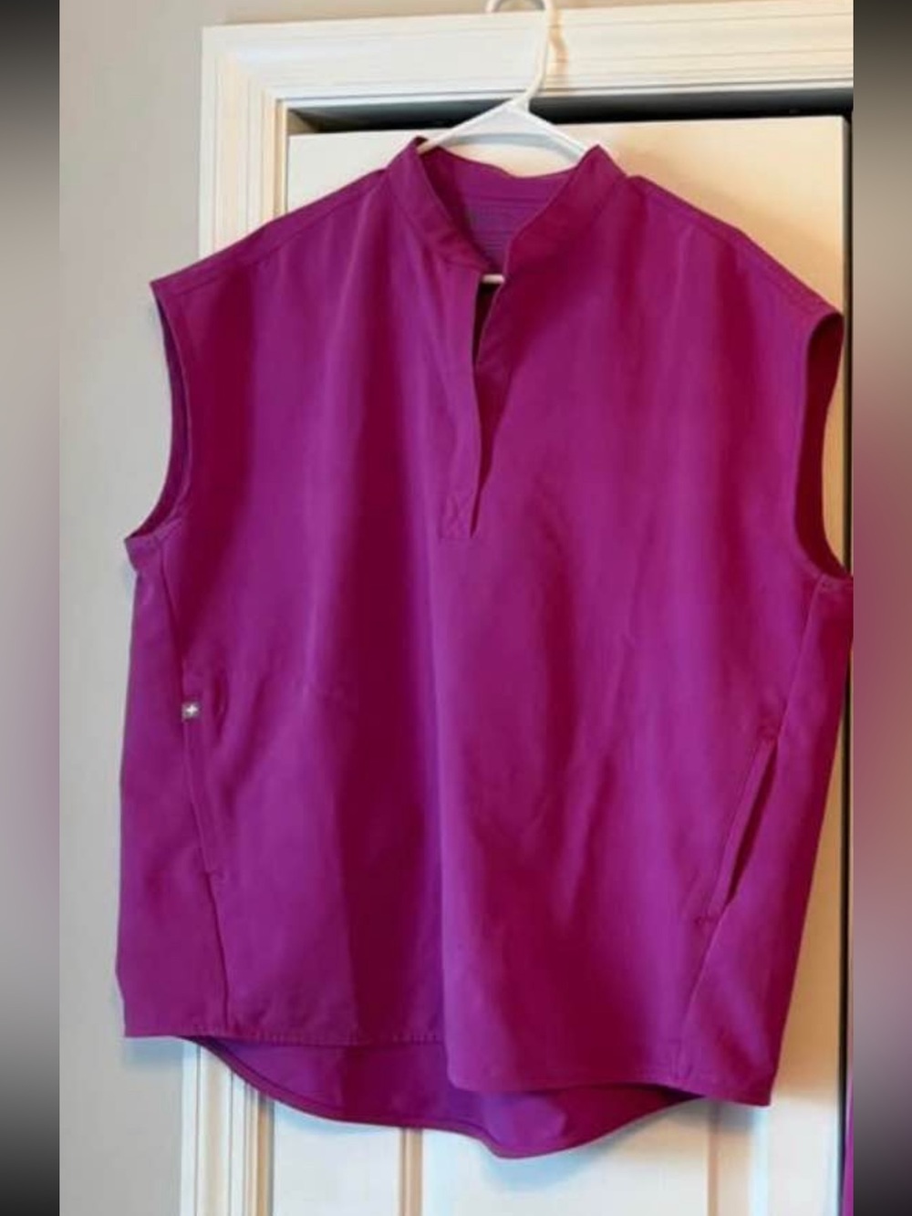 Figs Rafaela scrub top BRIGHT FUCHSIA
